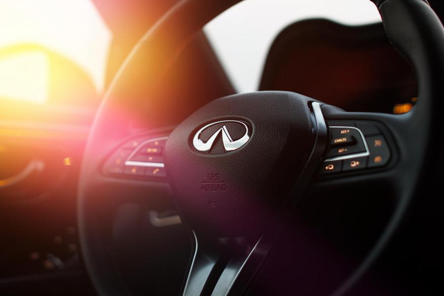 Детали интерьера Infiniti Q60S 3.0t (CV37) 2017 года  (CIS) (фото 2 из 26)